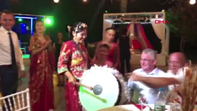 Antalya Çinli Gelin Dilara, Davul Çaldı, Harmandalı Oynadı-2