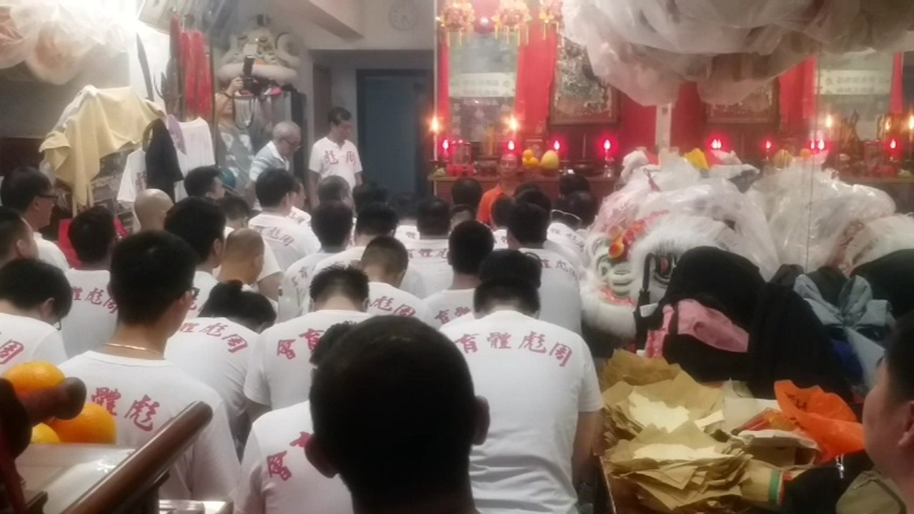 Human Mobile Stage 126B, 三碟二膊醒狮表演126B, Ceremony of upgrade to Senior Disciples of Master Ho Kim Hung
