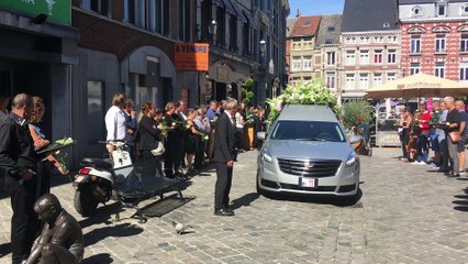 Les serveurs de la Grand-place rendent hommage à Maxime Bertrand