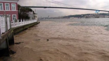 Beylerbeyi'nde deniz çamura bulandı