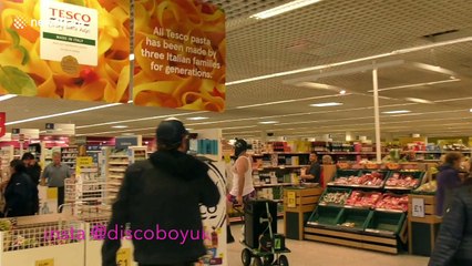 Prankster performs 'Baby Shark' challenge in UK supermarket