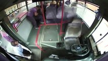 Otobüs şoförü epilepsi nöbeti geçiren vatandaşı hastaneye böyle yetiştirdi