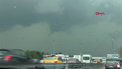 İstanbul- İstanbul'da Hava Karardı Yağmur Başladı