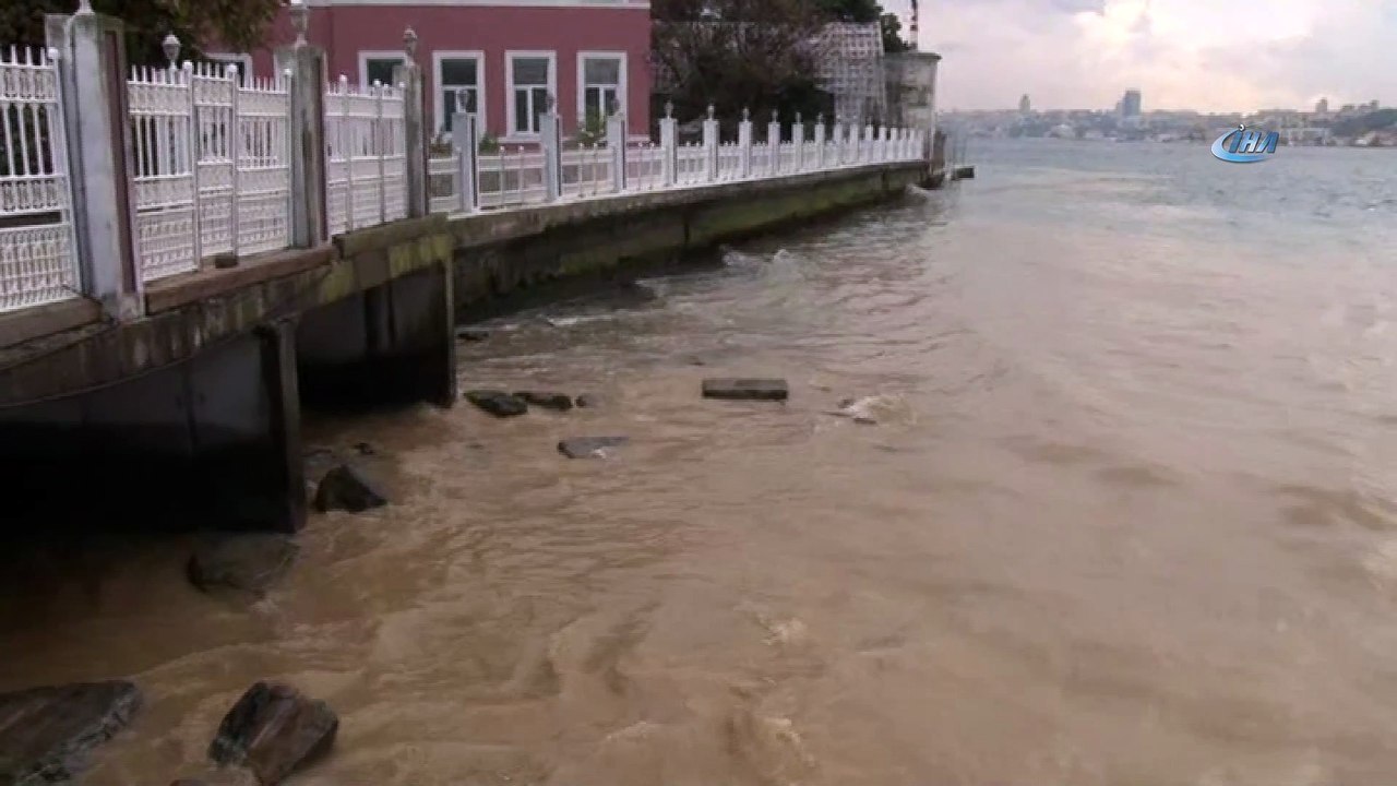 Beylerbeyi'nde deniz çamura bulandı