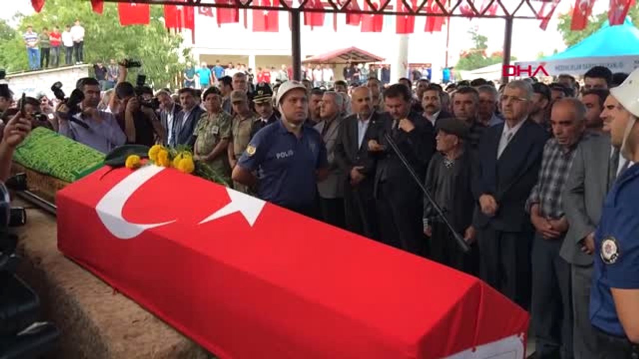 Kahramanmaraş Şehit Özel Harekat Polisi Bayram Çiçek ve Babaannesi Yolculuklarına Uğurlandı - 1