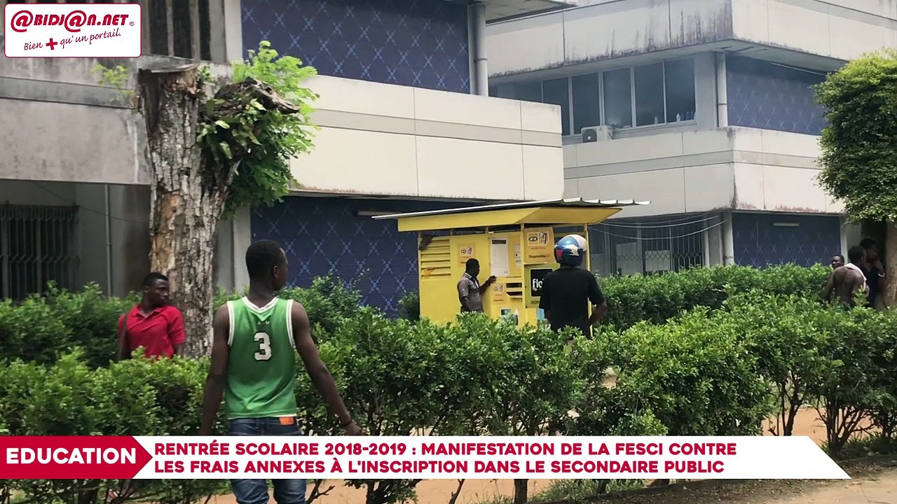Manifestation de la FESCI contre les frais annexes à l'inscription dans le secondaire public