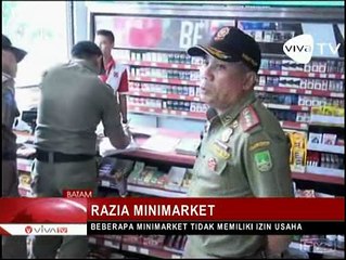 Petugas Satpol PP Segel Minimarket Tak Berizin