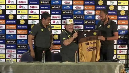 مارادونا يتحدّث عن كرة القدم ومعاناته مع المخدرات