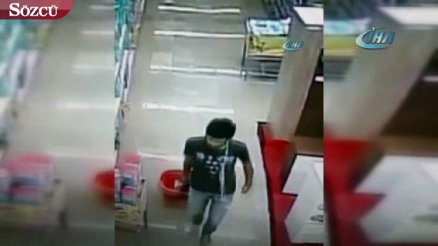 Antalya'da sucukları iç çamaşına gizleyen hırsız kameraya takıldı