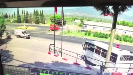 Manisa Otomobilin Motosiklete Çarptığı Kaza Kamerada Hd