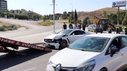 Otomobil servis minibüsüyle çarpıştı: 8 yaralı - DENİZLİ