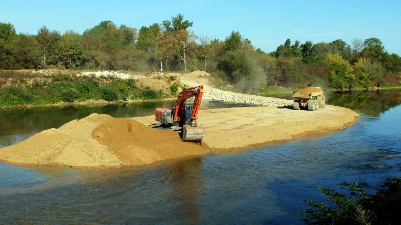 Dole : chantier en cours à la confluence du Doubs et de la Loue