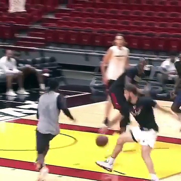 Kyrie Irving a repris le 5-contre-5 avec James Harden et Kevin Durant