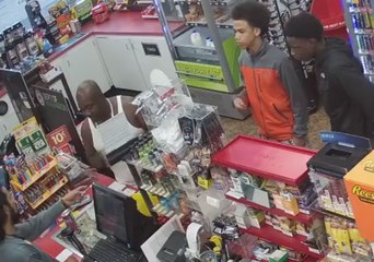 Teens Rob Washington Store as Clerk Collapses With Medical Emergency