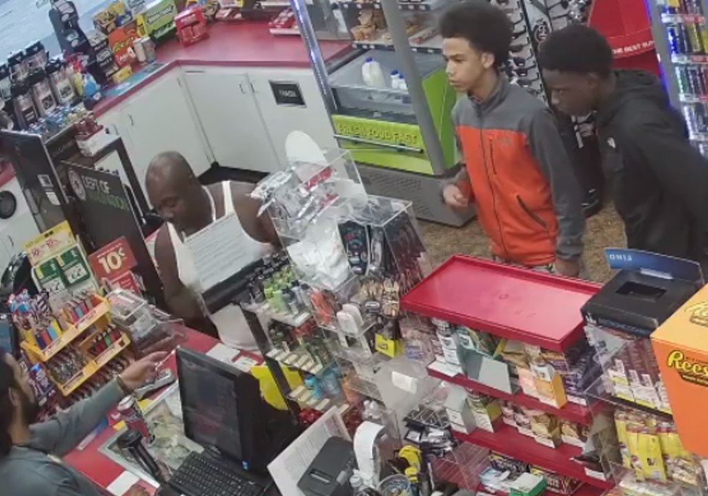 Teens Rob Washington Store as Clerk Collapses With Medical Emergency
