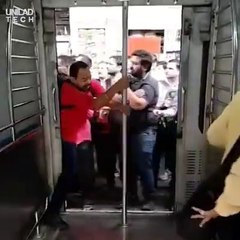 Le quotidien dans le métro en Inde