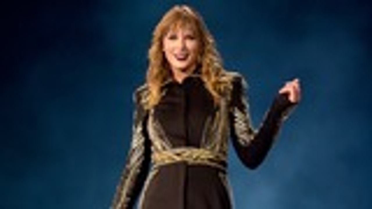 Taylor Swift’s "Delicate" Lands No. 1 Spot on Adult Contemporary Chart | Billboard News