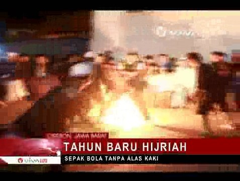 Peringati Tahun Baru Hijriah, Santri Ponpes Gelar Sepak Bola Api