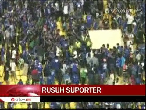 Ricuh Suporter Warnai Laga Persib vs Persebaya