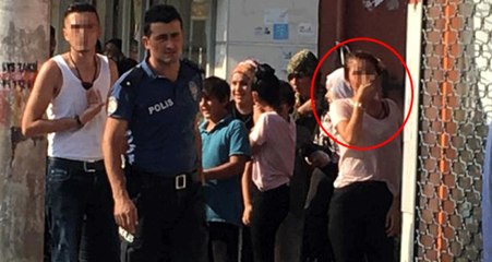 Adana'da Bıçakla Kendisine Zarar Veren Genci, Kız Arkadaşı Ağlayarak İkna Etti