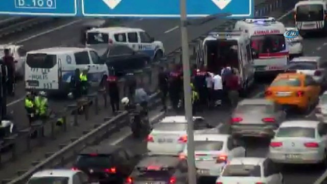 - E-5 Otoyolu Çağlayan Mevkii'nde motorize polis ekipleri kaza yaptı. Olay yerine çok sayıda ambulans gönderildi.