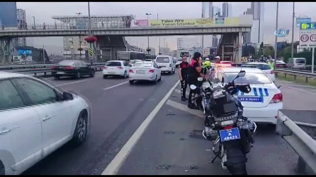 E-5 Otoyolunda motorize polis ekipleri kaza yaptı: 2 polis yaralı