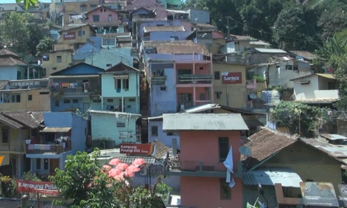 Warna-Warni Kampung Pelangi 200