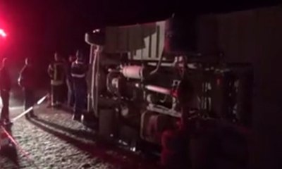 Üzüm işçilerini taşıyan otobüs devrildi: 32 yaralı