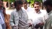 پاکستان کے مشہور گلوکار عطاءاللہ عیسٰی خیلوی وزیراعظم عمران خان کے اعلان کے بعد عوام سے ڈیم فنڈ کیلئے چندہ اکٹھا کرتے ہوئے
