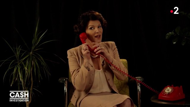 Elise Lucet déguisée en speakerine dans Cash investigation