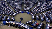 Juncker defende papel mais forte da UE