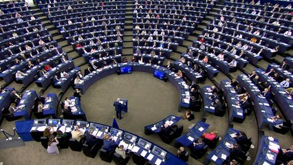 Juncker defende papel mais forte da UE