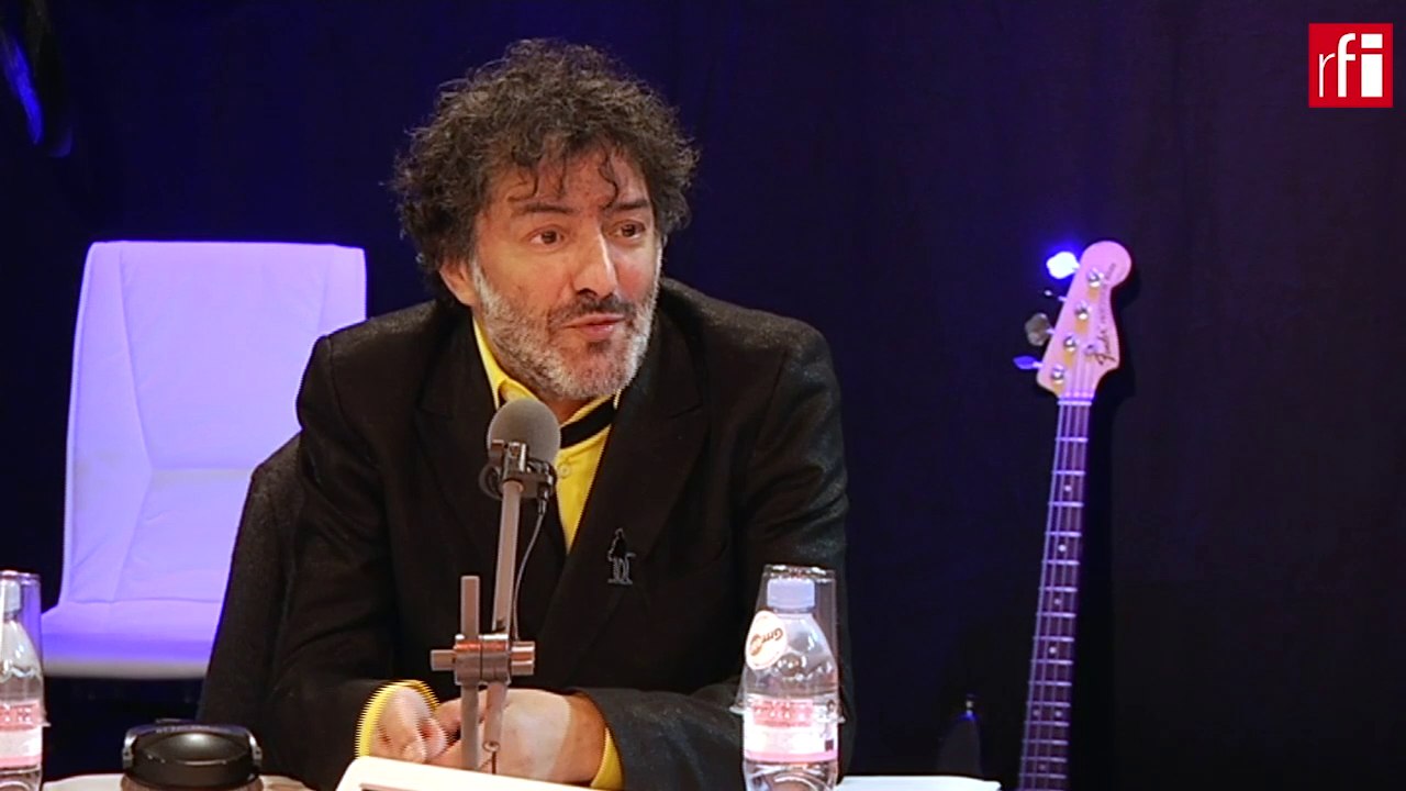 Le musicien Rachid Taha interprète "Galbi"