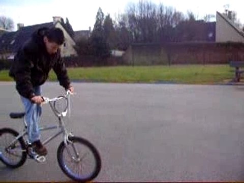moi au skate park sur mon bm