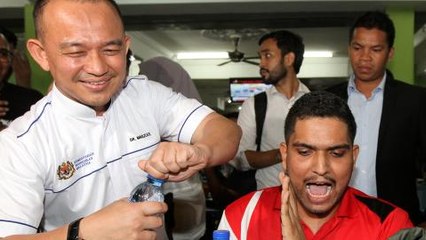 Irked by Dr Maszlee's fluffy reasons, students give him a week to resign