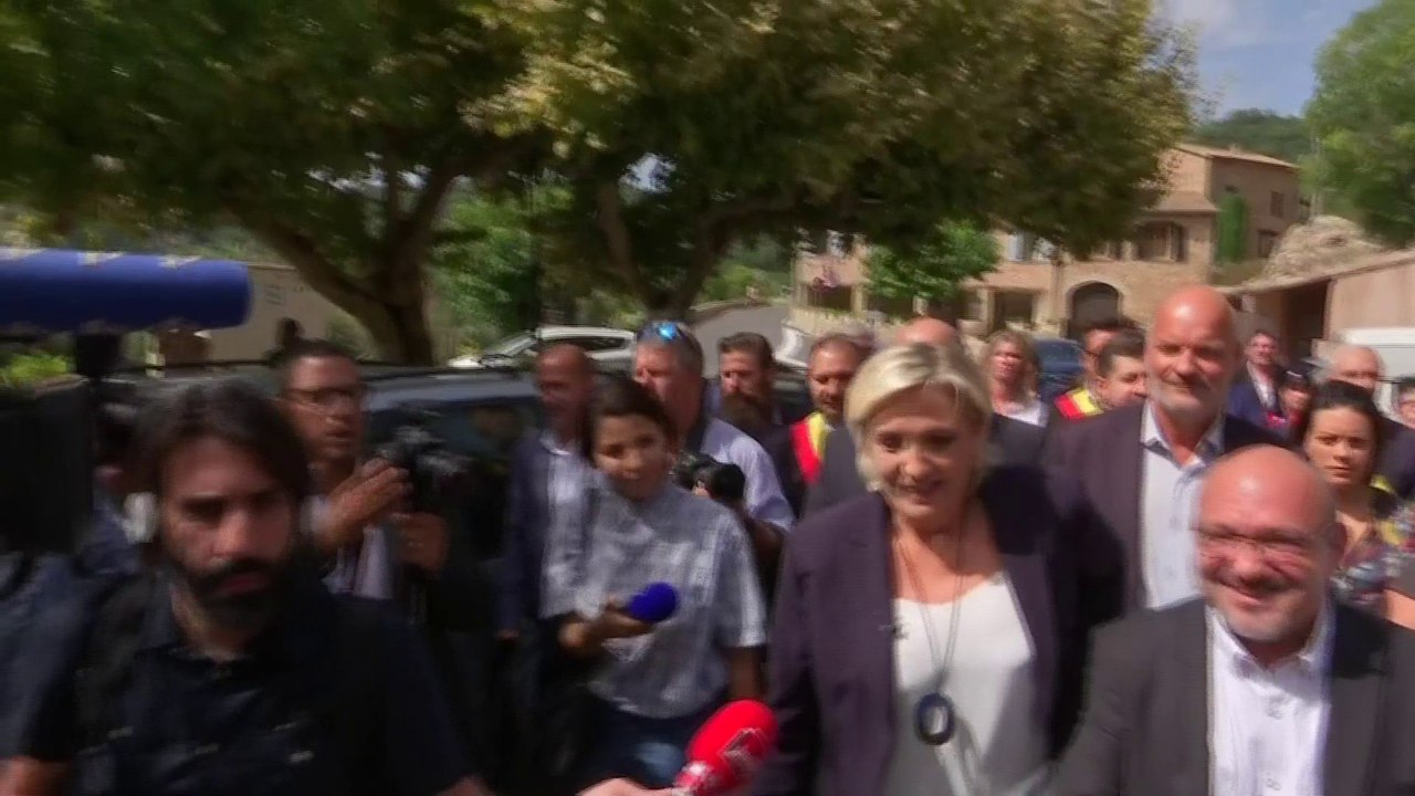 "Cassez-vous !" Marine Le Pen chahutée à Châteaudouble dans le Var