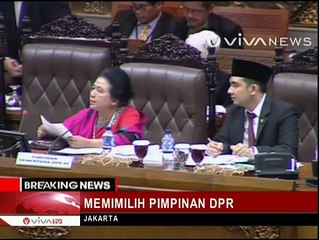 Anggota Fraksi Cium Tangan Pimpinan Sidang Paripurna