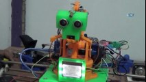 7. Sınıf Öğrencileri Konuşan ve Sorulara Cevap Veren Robot Üretti
