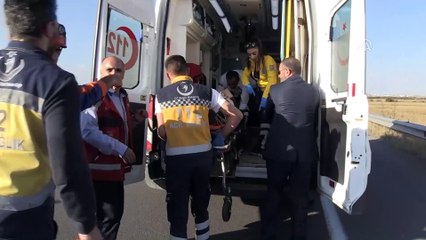 Lastiği patlayan minibüs devrildi: 6 yaralı - KARS