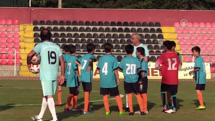 Eski milli oyuncular, amatör futbolcularla gösteri maçı yaptı - ÇORUM