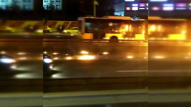 E-5 Karayolu Yenibosna mevkiinde araç alev alev yandı