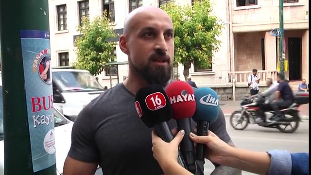 Bursa'da İlginç Sosyal Deney... Mama İçin Dilenen Kedi Fenomen Oldu