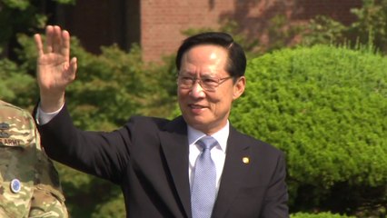 송영무 "이제 용산 떠난다" 환송 의장 행사 / YTN