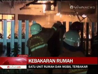 Sebuah Rumah dan Mobil di Kayu Putih Terbakar