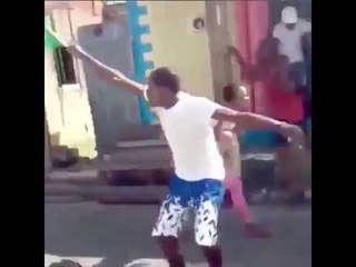 Jamaicanos comemoram gol do Brasil contra Costa Rica