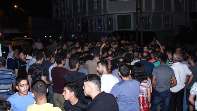 Afganlara Ait Kağıt Toplama Alanında Yangın Çıktı, Kağıt Toplayıcıları ile Mahalleli Birbirine Girdi