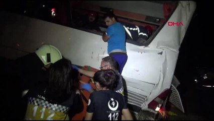 Aksaray'da Mülteciler ve Polisleri Taşıyan Otobüs Devrildi
