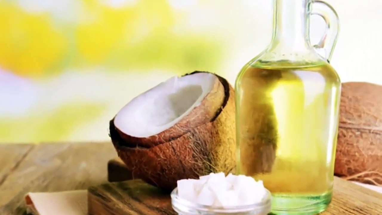 Reverse Gum Disease & Whiten Teeth With This Homemade Toothpaste!