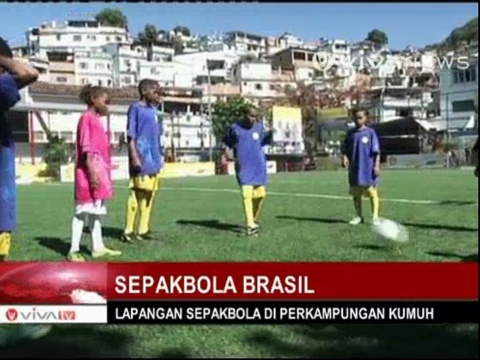 Pele Resmikan Lapangan Istimewa