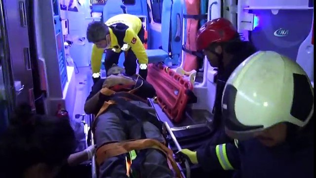 Sınır Dışı Edilecek Mültecileri Taşıyan Otobüs Devrildi: 17’si Polis 41 Yaralı